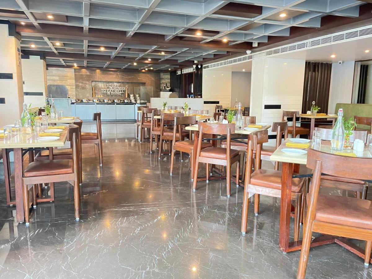 Paradigm Sarovar Portico Kākināda Eksteriør bilde
