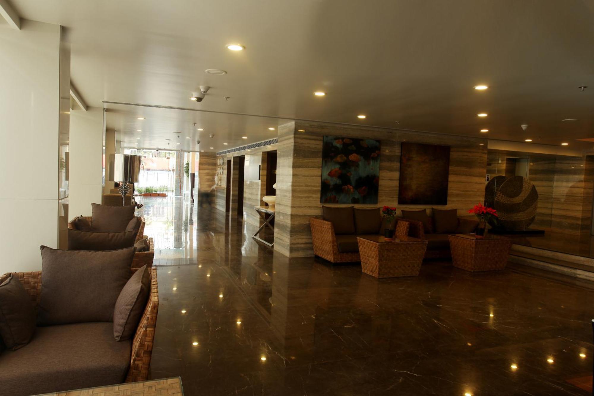 Paradigm Sarovar Portico Kākināda Eksteriør bilde